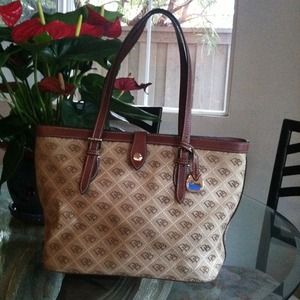 AUTHENTIC Dooney & Bourke Handbag