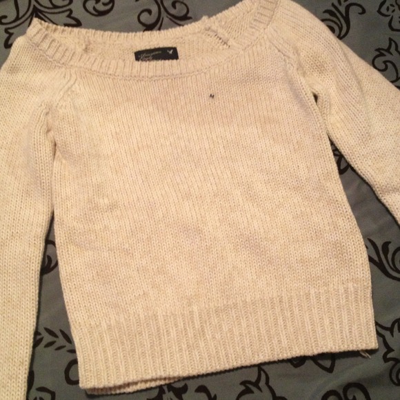 ***SOLD IN BUNDLE*** American Eagle crop sweater