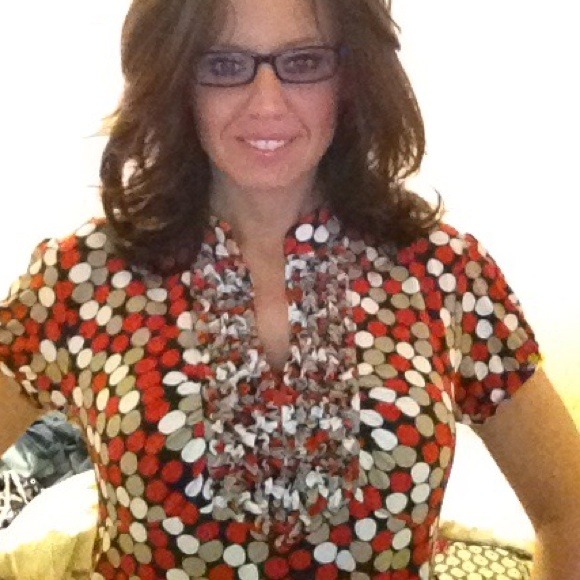 Cute top.  Brown coral and white