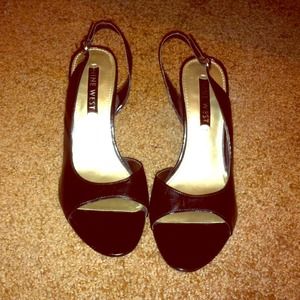 Black Nine West Sling back pumps!