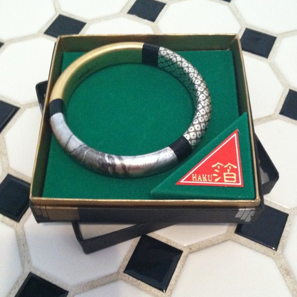 🚫SOLD 🚫Vintage Bangle from Japan