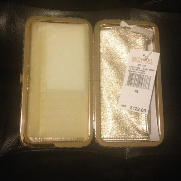 Sold - MICHAEL KORS Jet Set patent python wallet/c - Picture 3 of 4