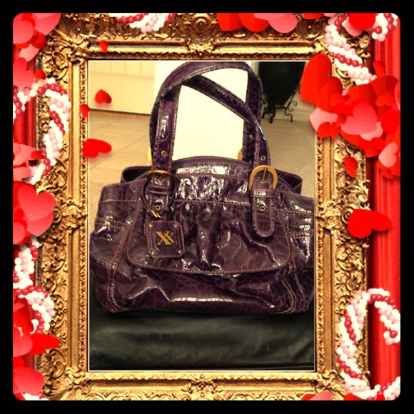 Gorgeous purple purse!