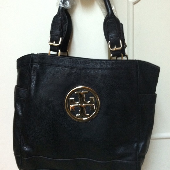 😰sold😰Gorgeous tote in black soft to the touch