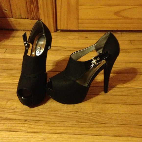 High heels - Picture 2 of 3