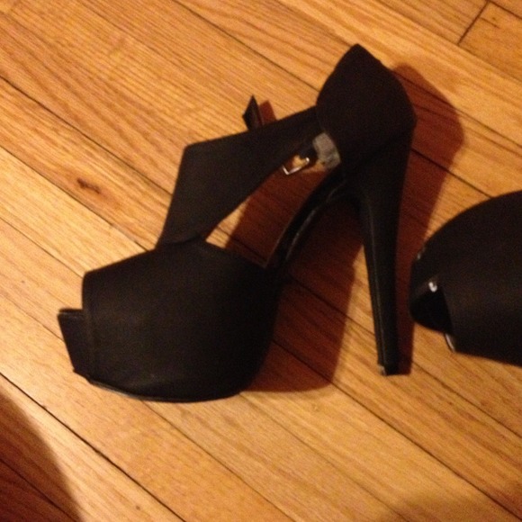 High heels - Picture 3 of 3