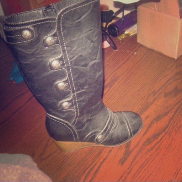 Cute wedged boots!