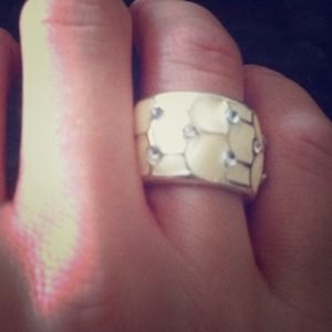 💖NEW! White and rhinestone ring.💖