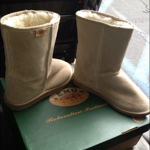 Boots like new look like Uggs EMU Ridge Australia