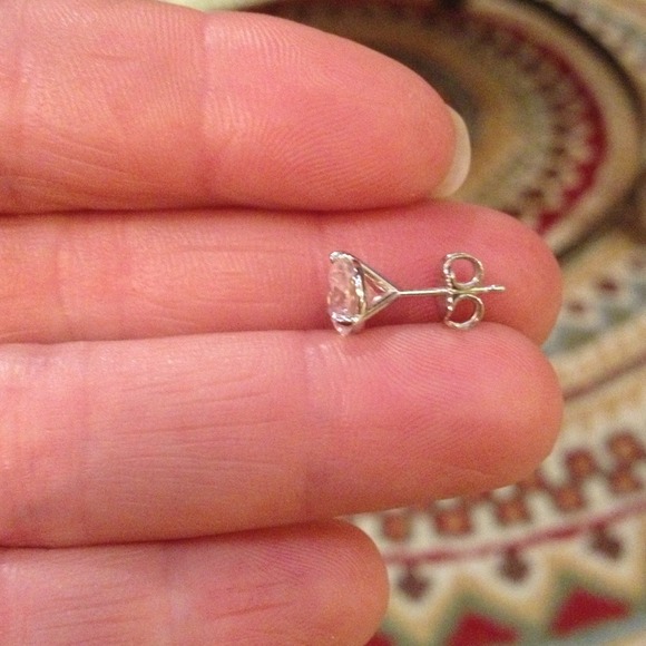 CZ and white gold earings - Picture 3 of 3