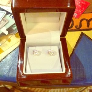 CZ and white gold earings