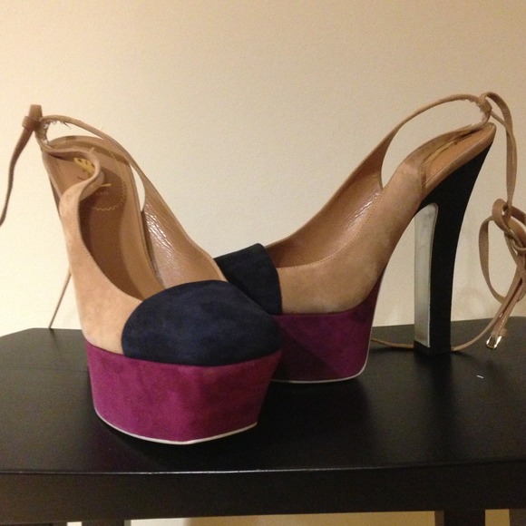 Beautiful yves saint Laurent shoes brand new! SOLD