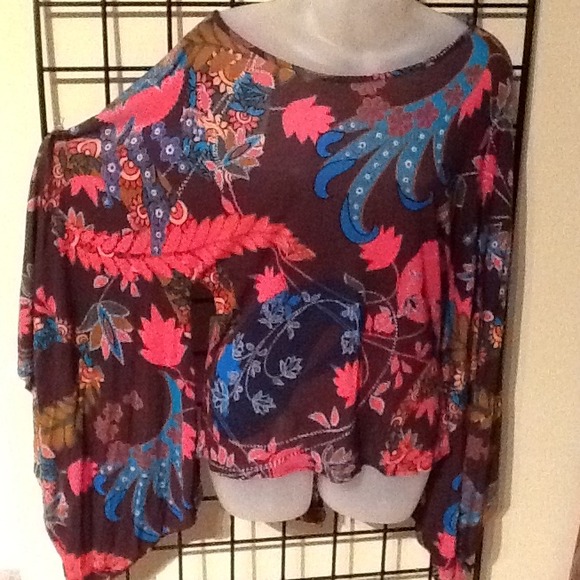 Tops - Retro Hippie Style Open back Top
