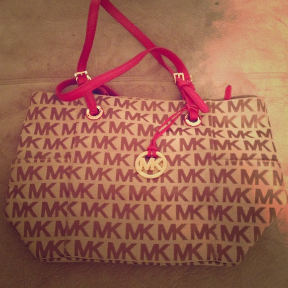 Michael Kors Signature Tote