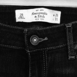 A&F dark wash skinny jeans Size: 2R