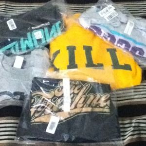 🔴SOLD🔴 Lot of Men's 4 Tees & Crew neck