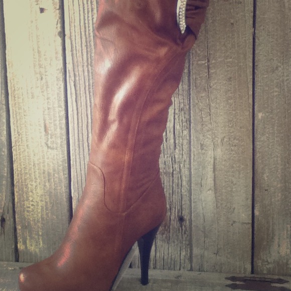 Brown boots with bling