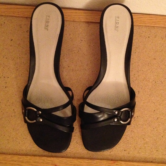 ♦♦SOLD IN BUNDLE!♦♦Black strappy low heels