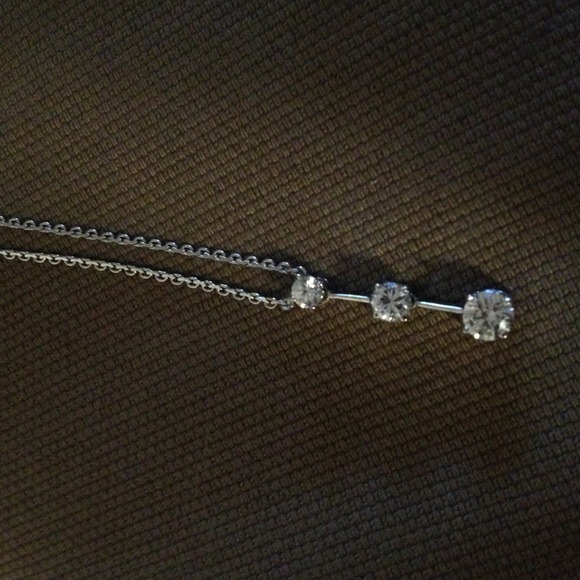 Dangling necklace