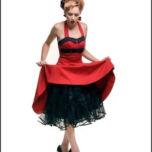 DISCOUNTUniqueVintage 50s dress &Black Crinoline