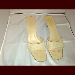 Authentic Gucci beige heels