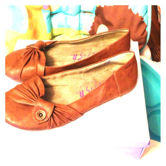 REDUCED Blowfish brown button flats