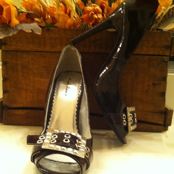⚡SOLD⚡Brown Patent Peep Toes