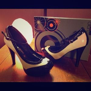 Studio Gabriella Rocha Leather T-strap Heels ~ 8