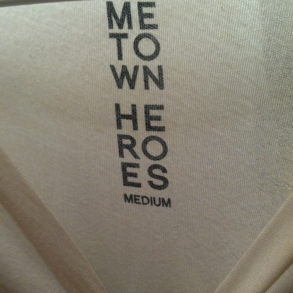 Urban Outfitters tee shirt - Picture 2 of 3