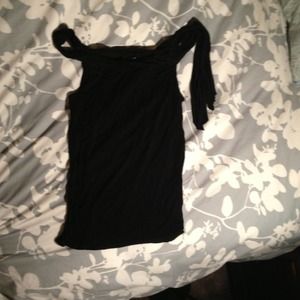Black sleeveless shirt