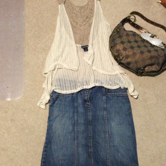 ⛔SOLD⛔***Adorable Wet Seal Sleeveless Vest***