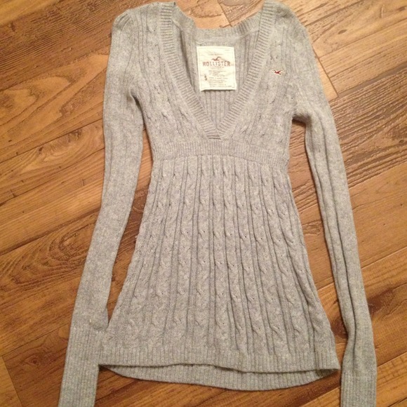 Gray v-neck knit sweater
