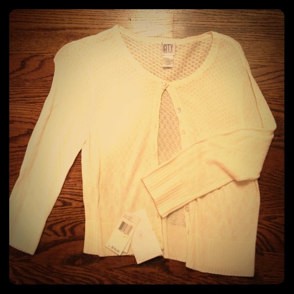 NWT ivory short cardigan
