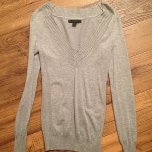 Long sleeve v-neck sweater