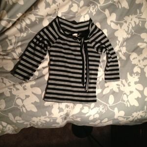 Striped stretchy shirt.