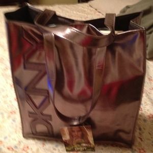 dkny tote !!!! Reduced price $24