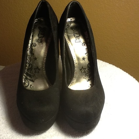 Suede pumps