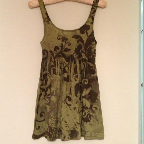💥💥SOLD💥💥Vine print baby doll tank