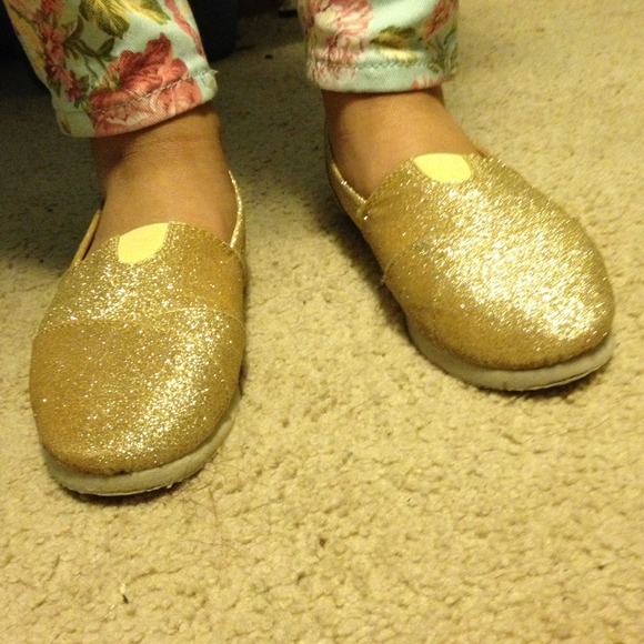 Brand: SODA. Gold sparkle shoes.