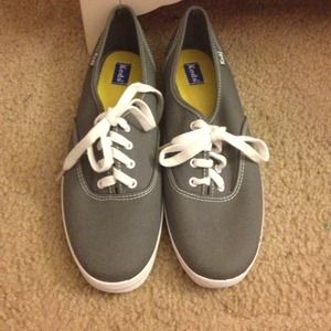 Dark gray keds!