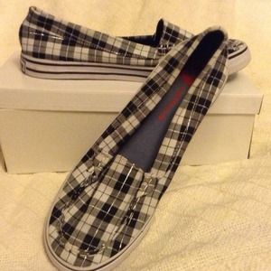 Super cute Plaid Airwalk loafers