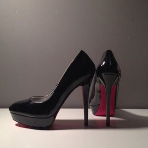 Pink bottom platform pumps