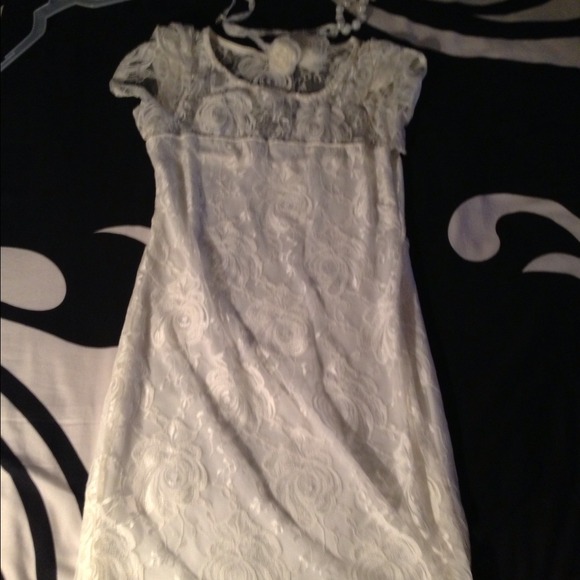 ⛔BUNDLED⛔TRADED⛔White short dress