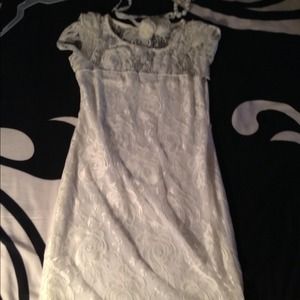 ⛔BUNDLED⛔TRADED⛔White short dress