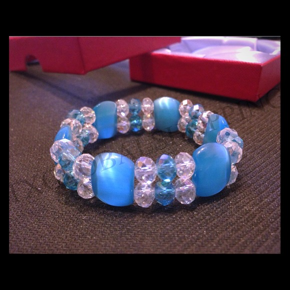 Bracelet in light blue and clear crystal style