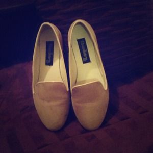 Beige loafers with creme lining