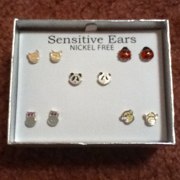 Cute earrings!! :)