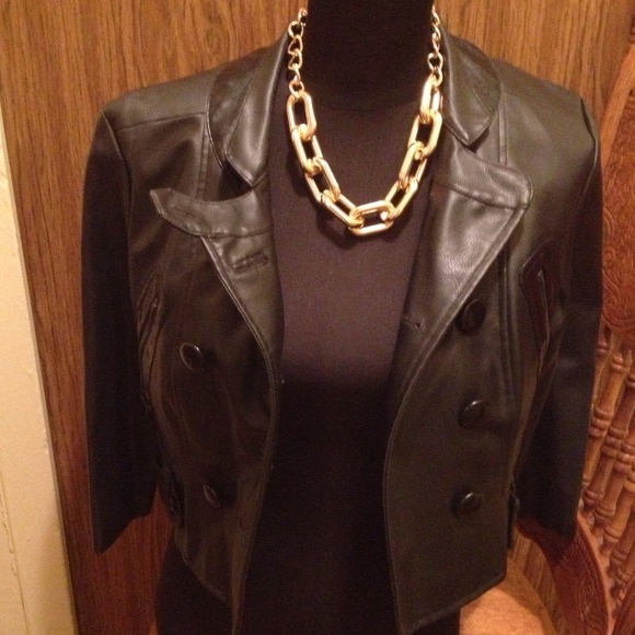 Cute 3/4 black leather like jacket