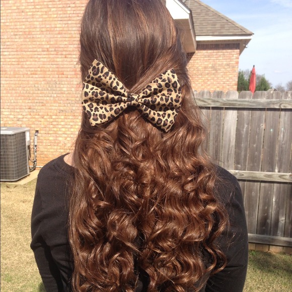 Big cheetah hair bow