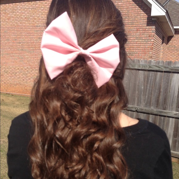 Baby pink hair bow